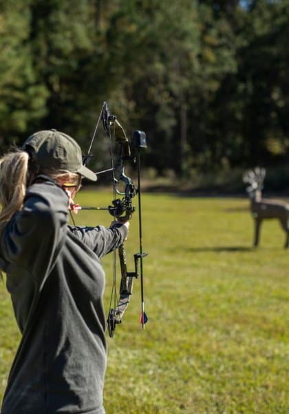 Young lady practicing her bowhunting craft