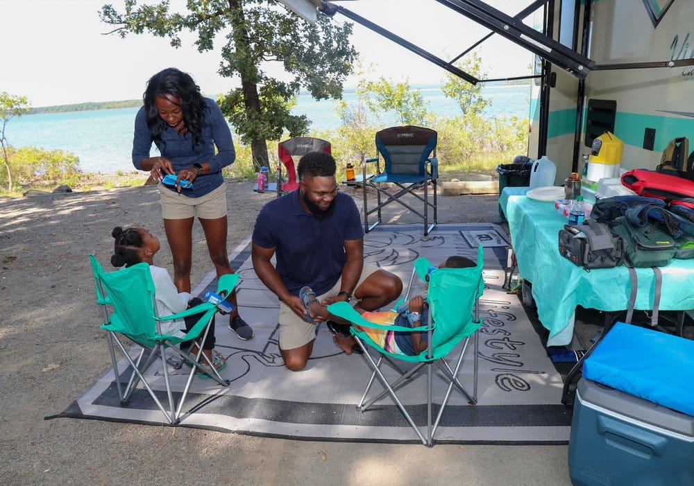 Prepare shaded areas to rest and relax.