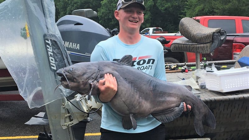 Catching Catfish Only 2 Feet Deep in 100 Degree Temperatures