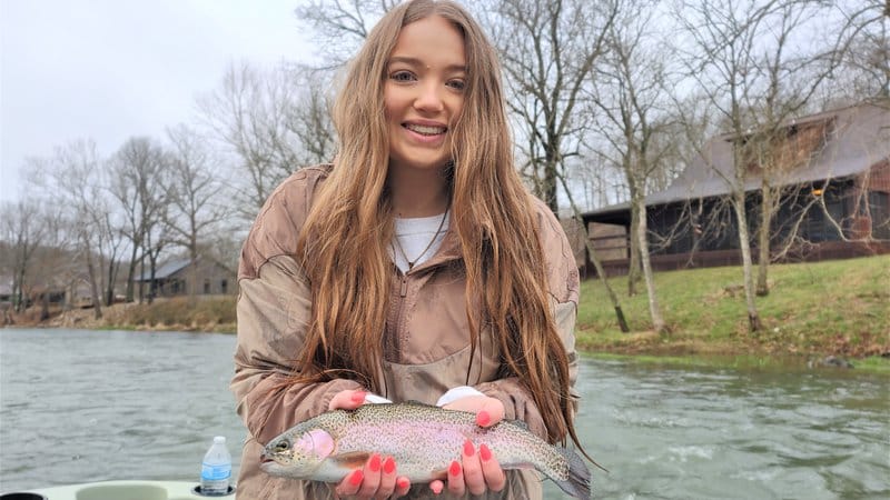 WOMEN'S GUIDE ON WHAT TO WEAR WHILE FISHING – Girl of 10,000 Lakes