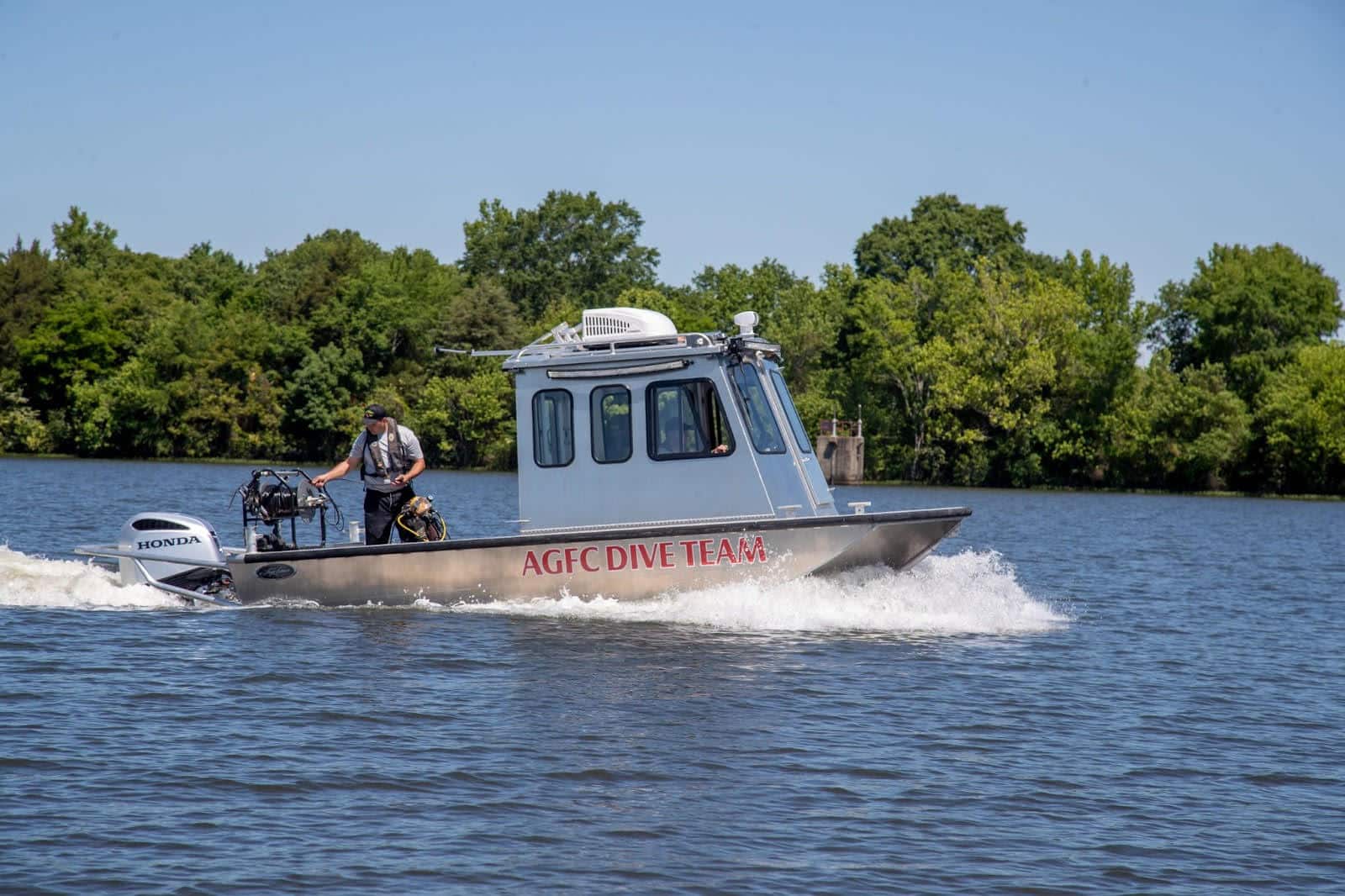 DIVE TEAM BOAT
